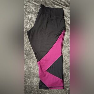 Livi Active Black and Fuchsia Capri Length Leggings